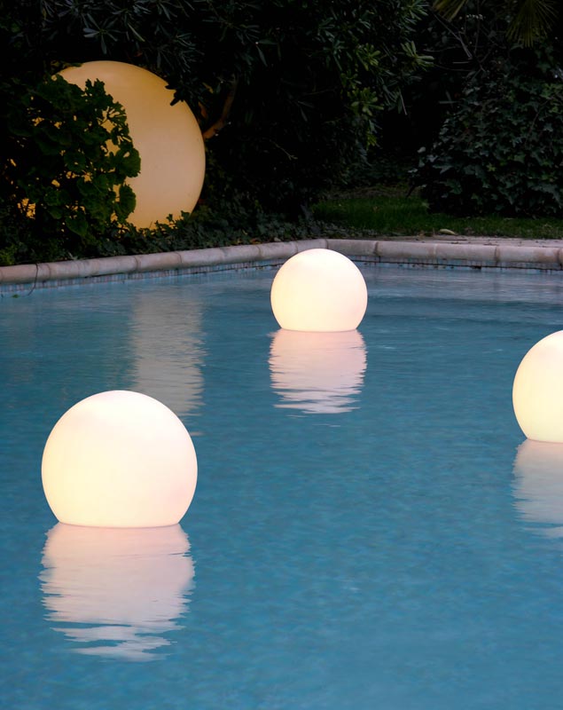 SLIDE lampe flottante pour extérieur ACQUAGLOBO