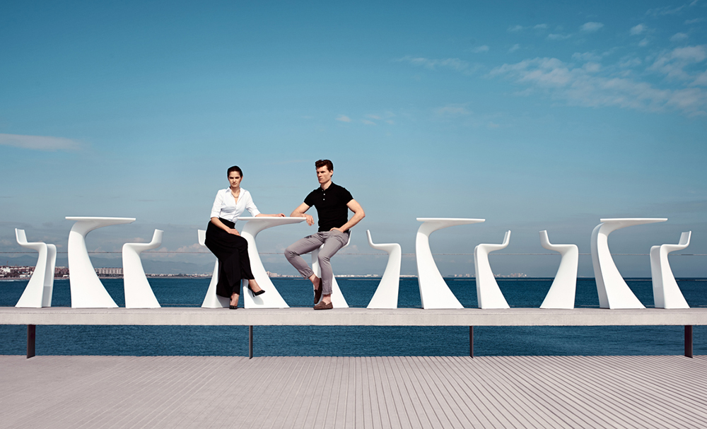 VONDOM set de 2 tabourets et table haute WING