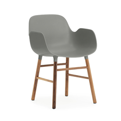 NORMANN COPENHAGEN fauteuil FORM ARMCHAIR avec piètement en noyer