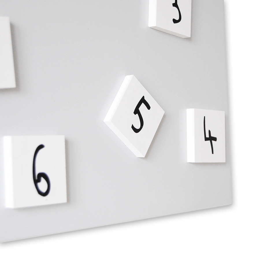 dESIGNoBJECT horloge murale CHANGING CLOCK