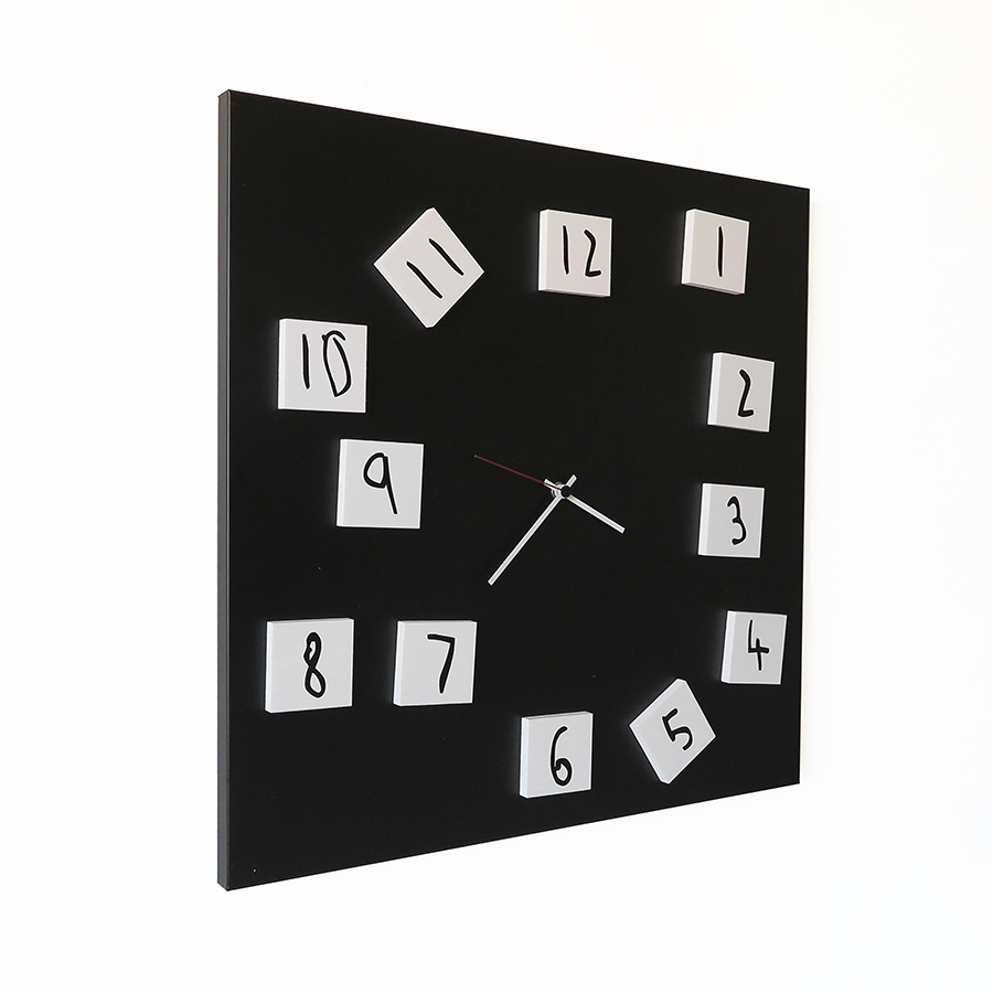 dESIGNoBJECT horloge murale CHANGING CLOCK