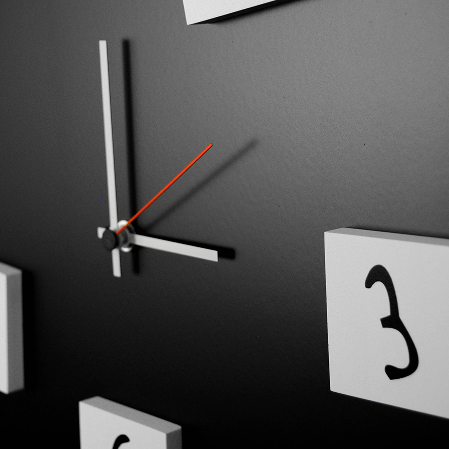 dESIGNoBJECT horloge murale CHANGING CLOCK