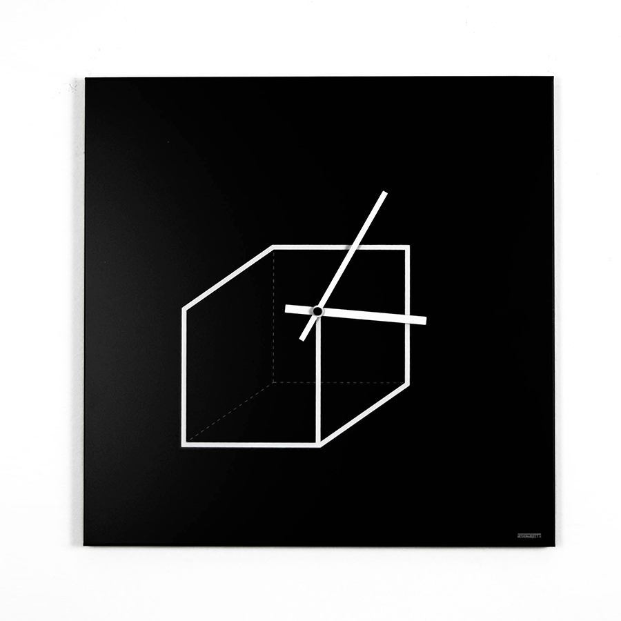 dESIGNoBJECT horloge murale CUBE CLOCK