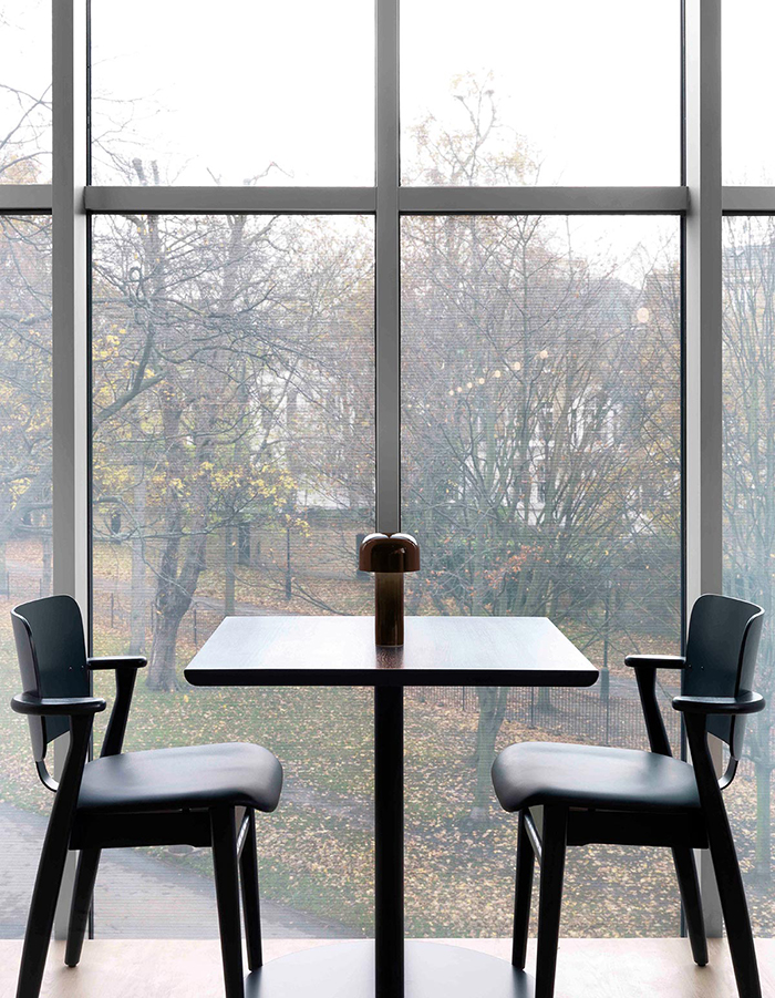 FLOS lampe de table rechargeable BELLHOP UNPLUGGED pour l'extérieur