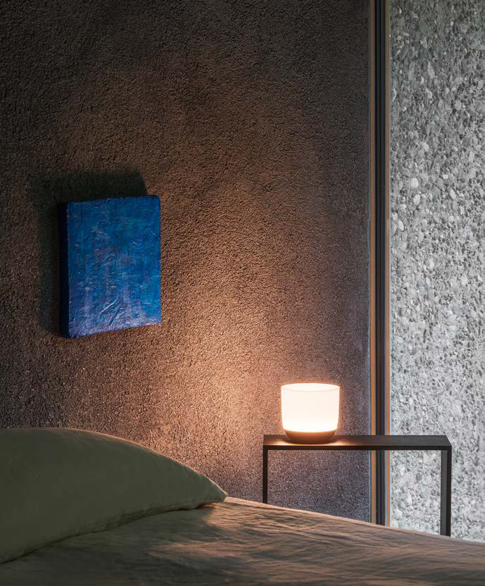FLOS lampe de table avec serre-livres GAKU WIRELESS NOIR [DERNIÈRE PIÈCE]