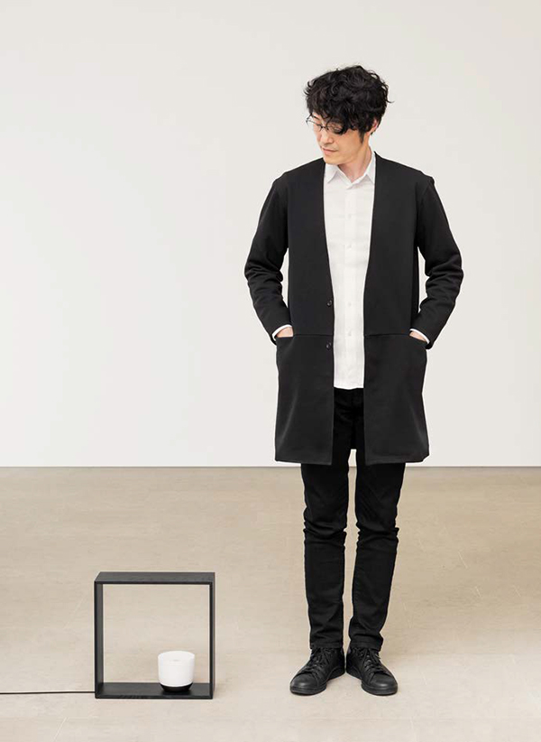 FLOS lampe de table avec serre-livres GAKU WIRELESS NOIR [DERNIÈRE PIÈCE]