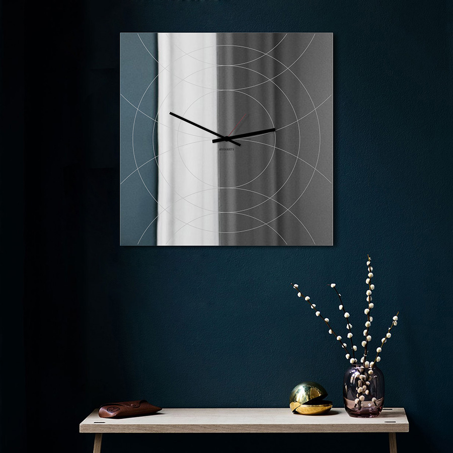 dESIGNoBJECT horloge murale avec mirror carré NARCISO