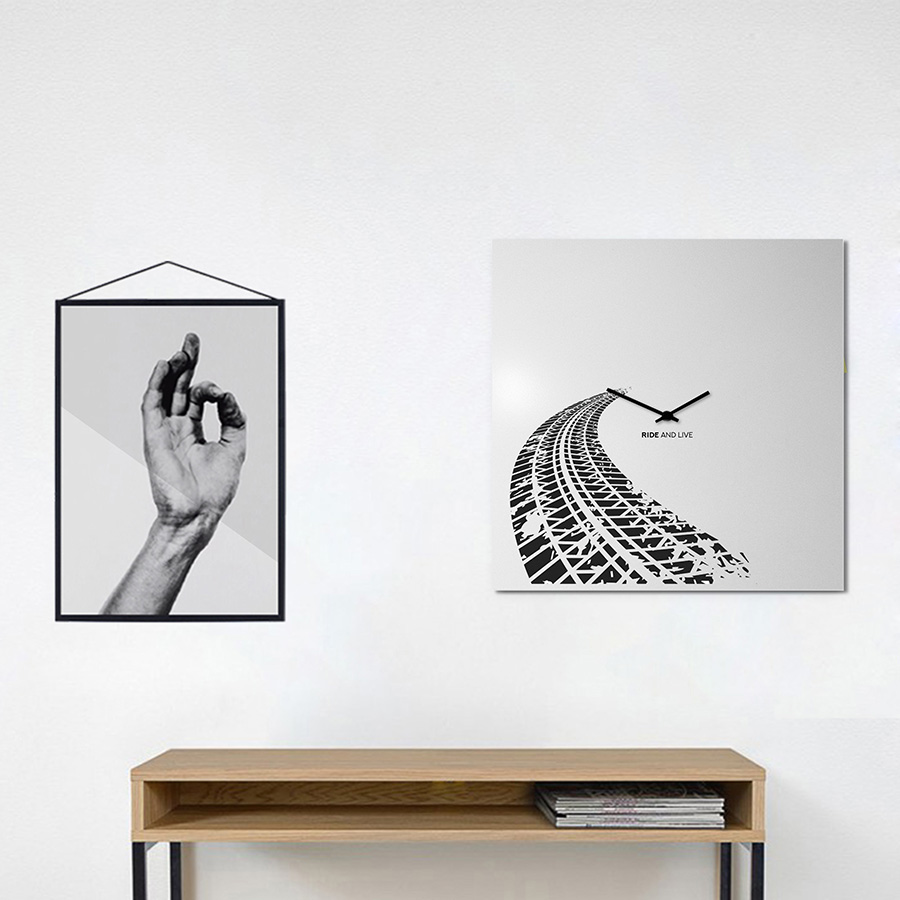 dESIGNoBJECT horloge murale RIDE AND LIVE