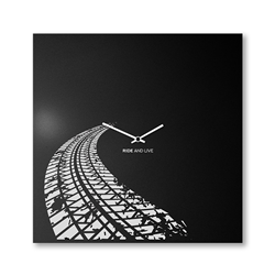 dESIGNoBJECT horloge murale RIDE AND LIVE