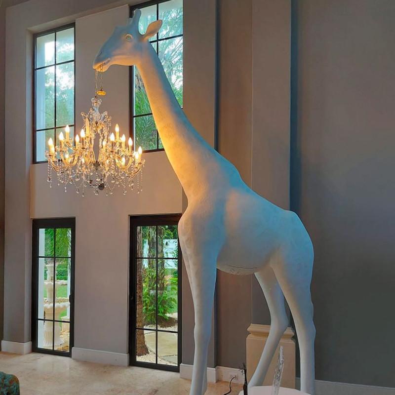 QEEBOO lampadaire GIRAFFE IN LOVE INDOOR H 400 cm