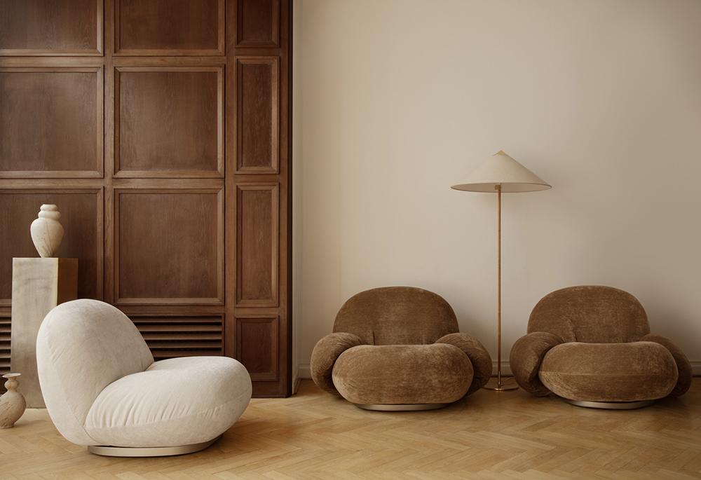 GUBI fauteuil avec la base pivotante PACHA LOUNGE CHAIR
