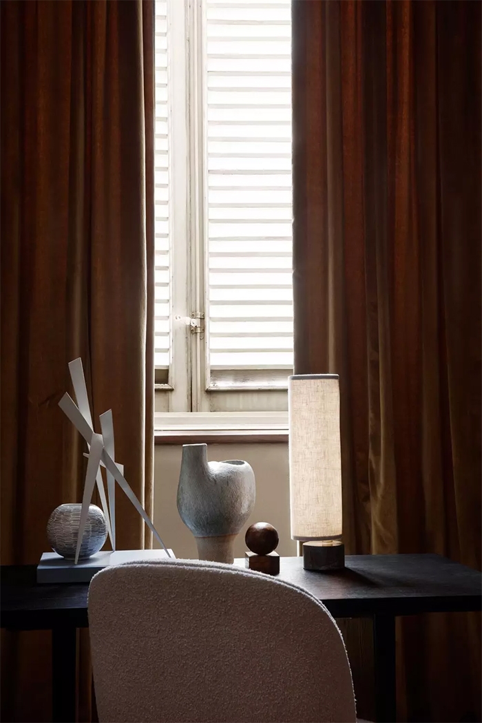 GUBI lampe de table UNBOUND