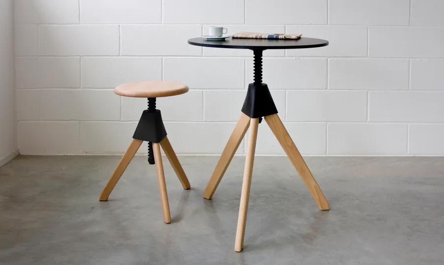 Tabouret à vis Sit de design, en bois et polypropylène