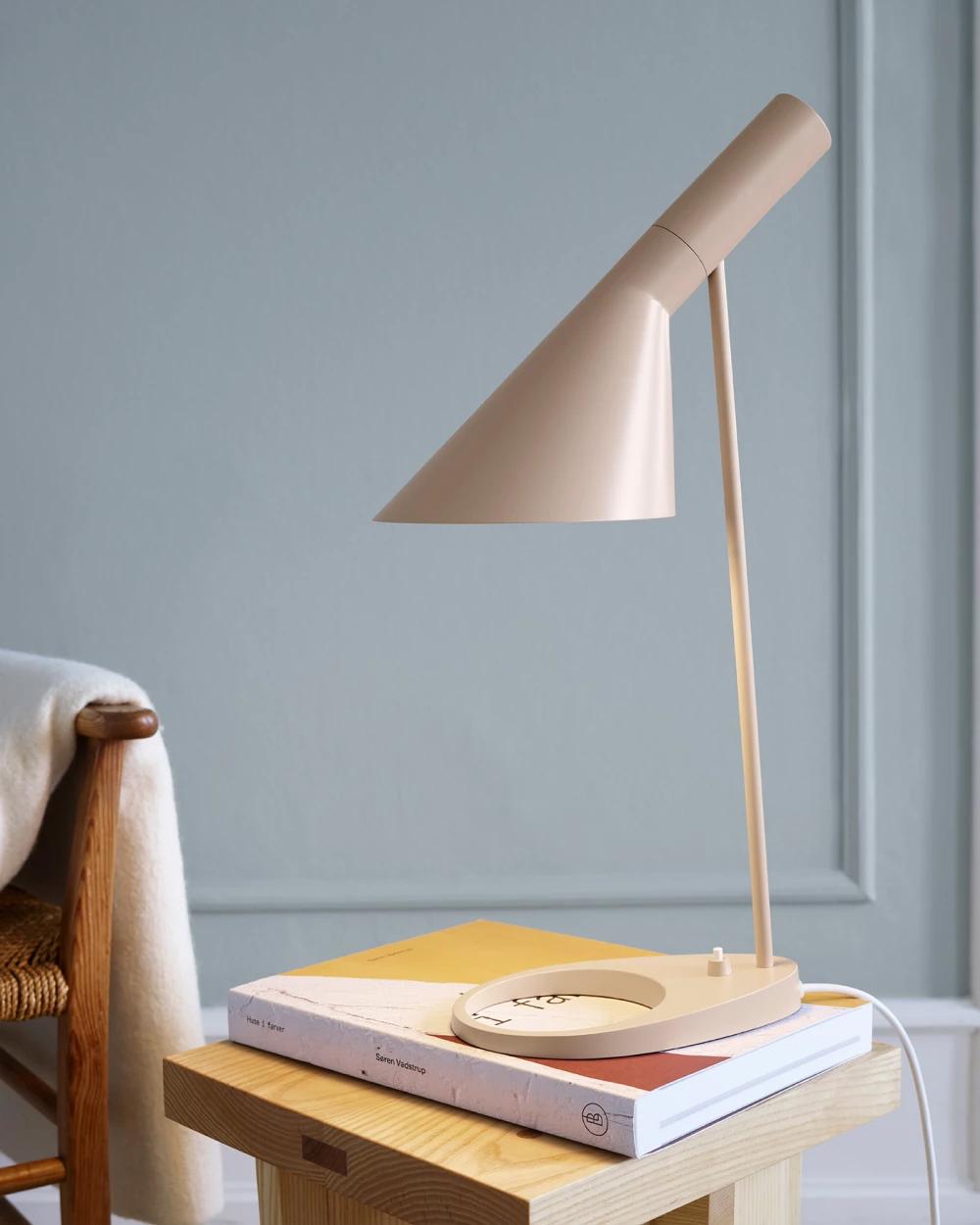 LOUIS POULSEN lampe de table AJ