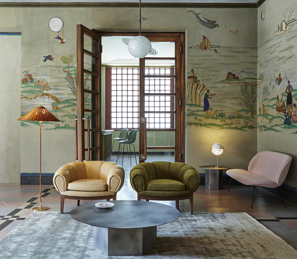 GUBI fauteuil CROISSANT en cuir