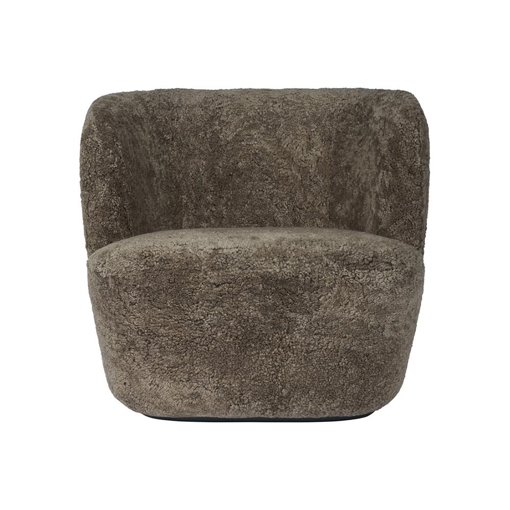 GUBI fauteuil STAY LARGE avec la base noire