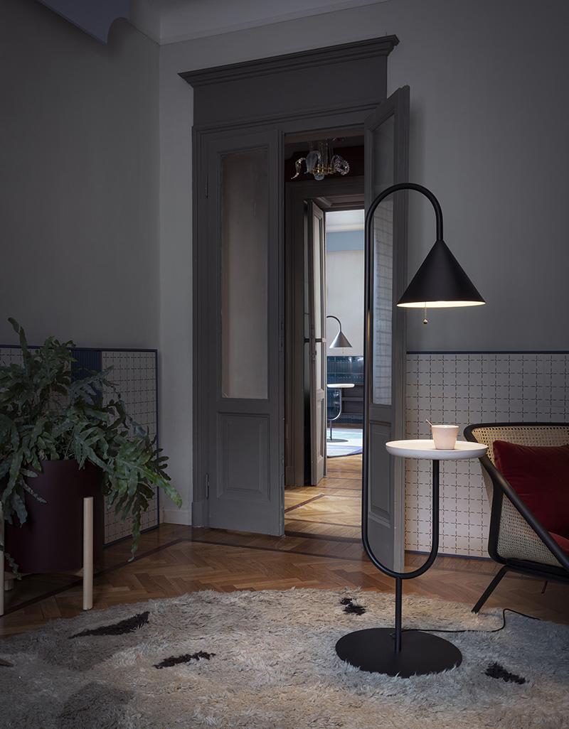 MINIFORMS lampadaire OZZ avec étagère