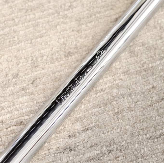 KNOLL chaise avec accoudoirs MR recouverte en Rotin