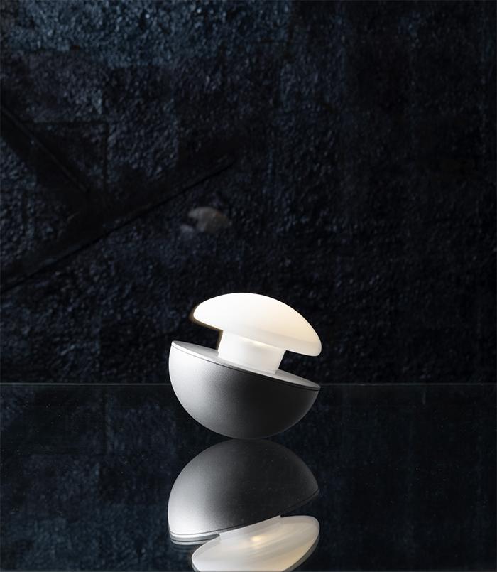 FONTANA ARTE lampe de table SILLABA PORTABLE