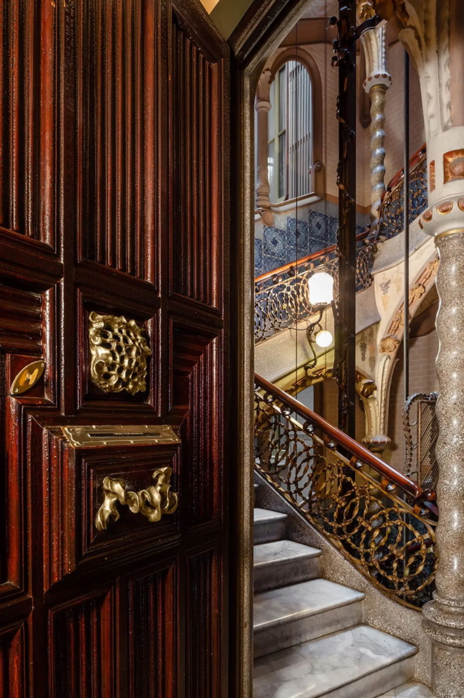 BD BARCELONA DESIGN accessoire de porte CALVET de GAUDÍ