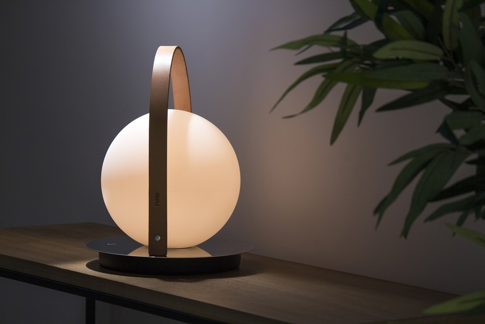 PABLO DESIGNS lampe de table portable BOLA LANTERN