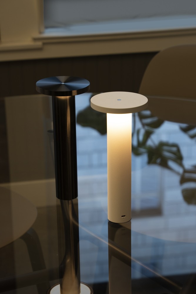 PABLO DESIGNS lampe de table portable LUCI TABLE