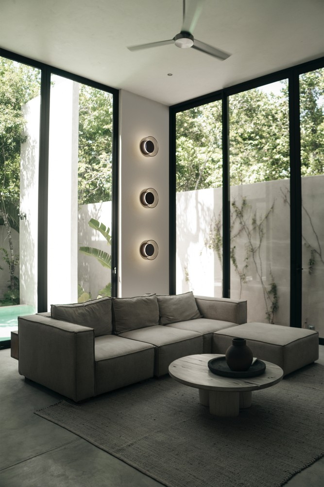PABLO DESIGNS applique TOTEM SCONCE