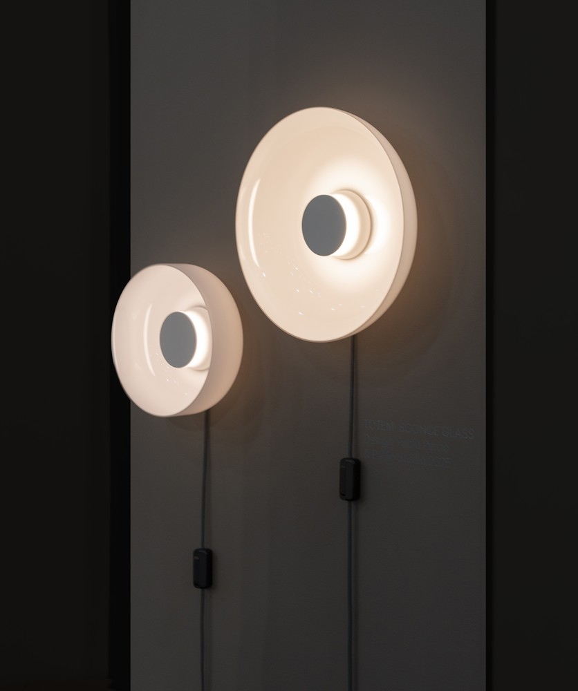 PABLO DESIGNS applique TOTEM SCONCE GLASS