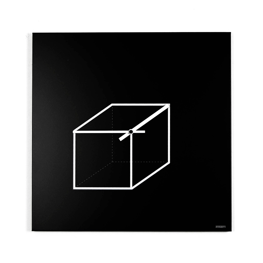 dESIGNoBJECT horloge murale CUBE CLOCK