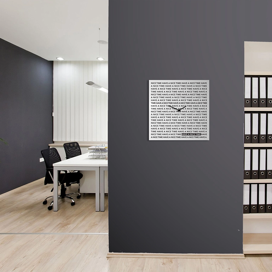 dESIGNoBJECT horloge murale NICE TIME