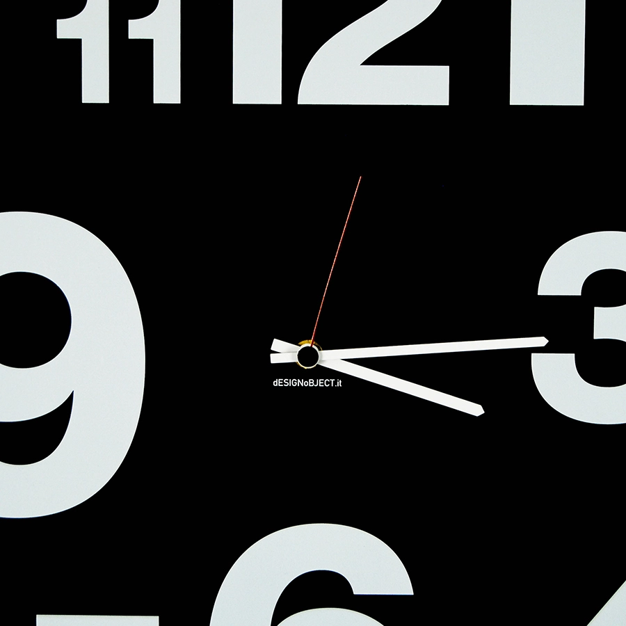 dESIGNoBJECT horloge murale NUMBERS CLOCK