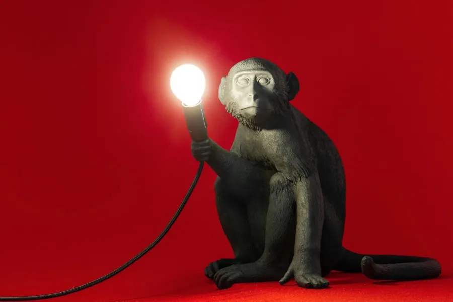 SELETTI lampe de table MONKEY LAMP à LED BLACK EDITION