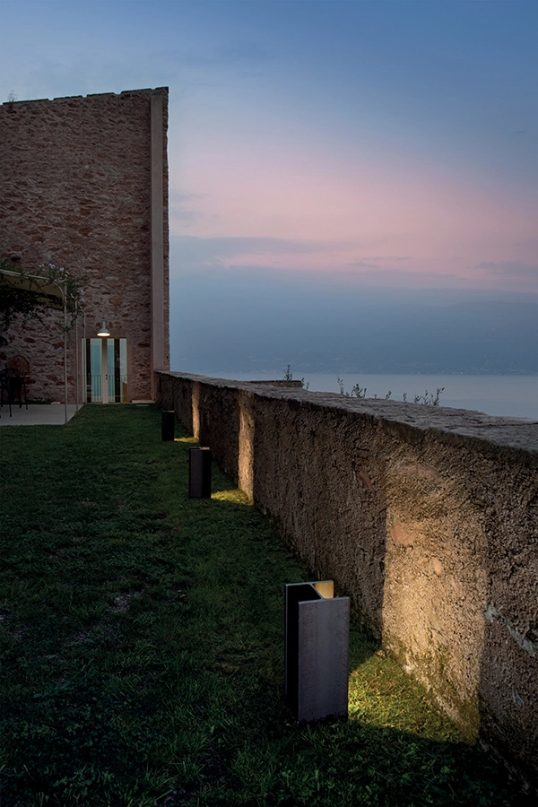 NEMO lampadaire ou lampe de table MAIS PLUS QUE CELA JE NE PEUX PAS