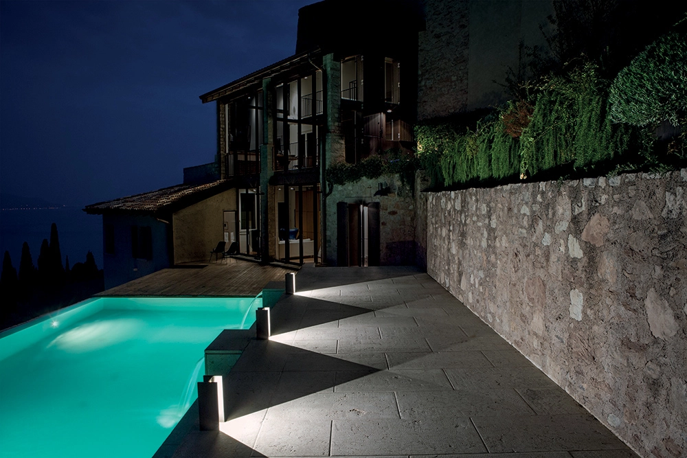 NEMO lampadaire ou lampe de table MAIS PLUS QUE CELA JE NE PEUX PAS