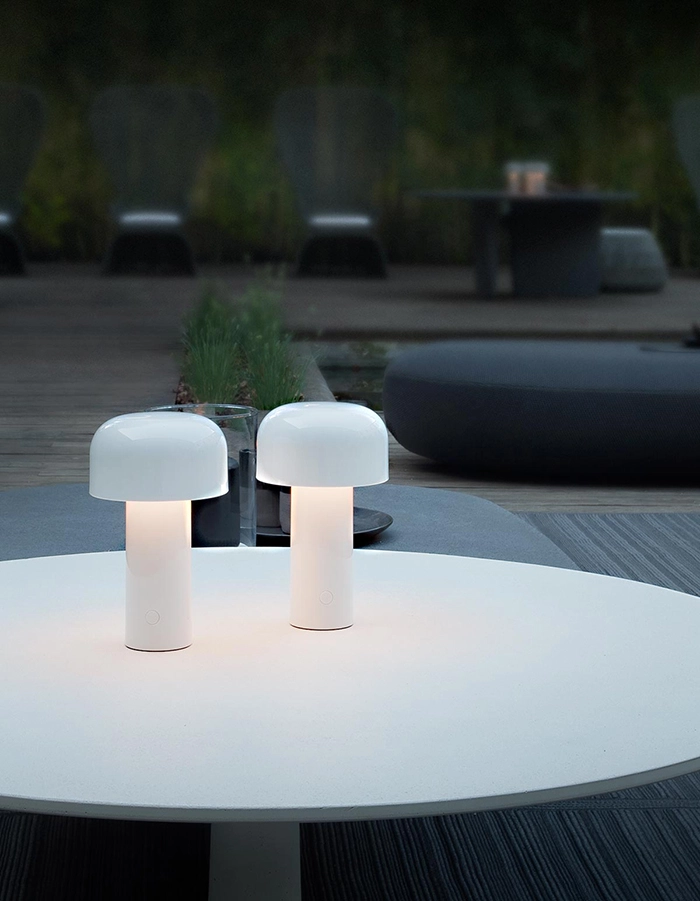FLOS lampe de table rechargeable BELLHOP UNPLUGGED pour l'extérieur