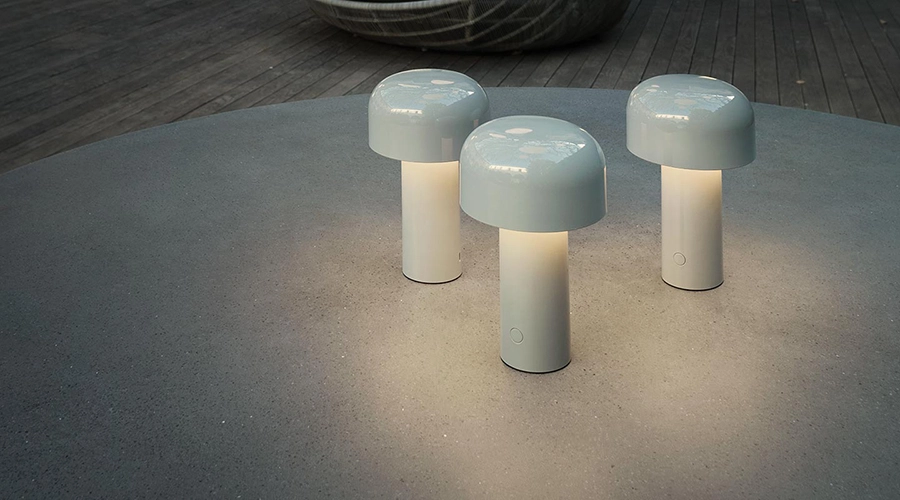FLOS lampe de table rechargeable BELLHOP UNPLUGGED pour l'extérieur