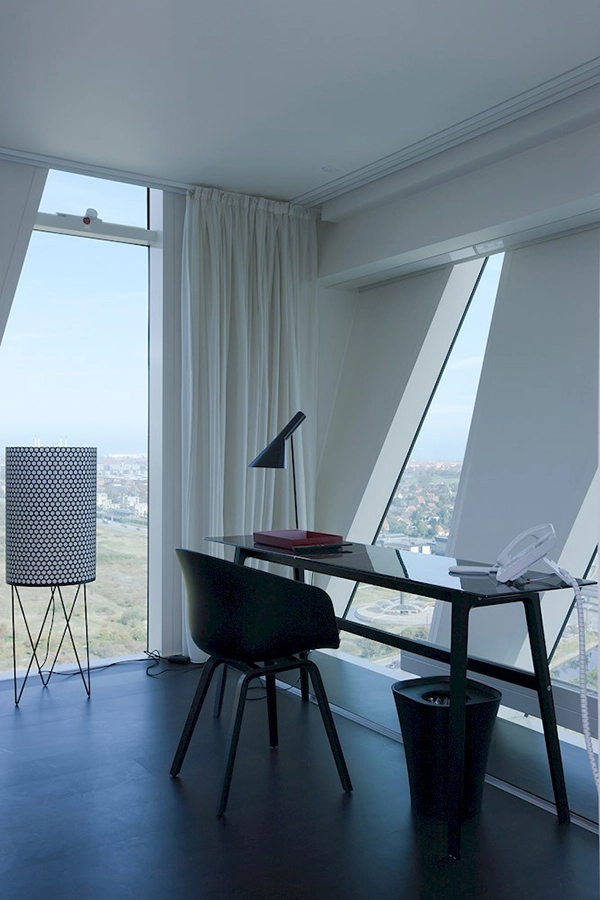 LOUIS POULSEN lampe de table AJ