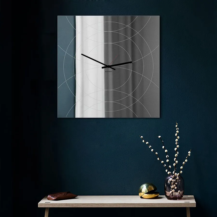dESIGNoBJECT horloge murale avec mirror carré NARCISO