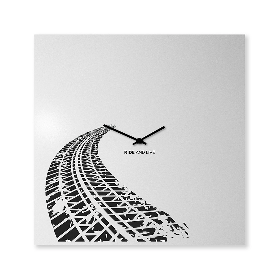 dESIGNoBJECT horloge murale RIDE AND LIVE