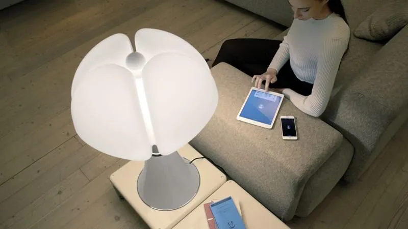 MARTINELLI LUCE lampe de table PIPISTRELLO 4.0 LIGHTYOULIKE Bluetooth