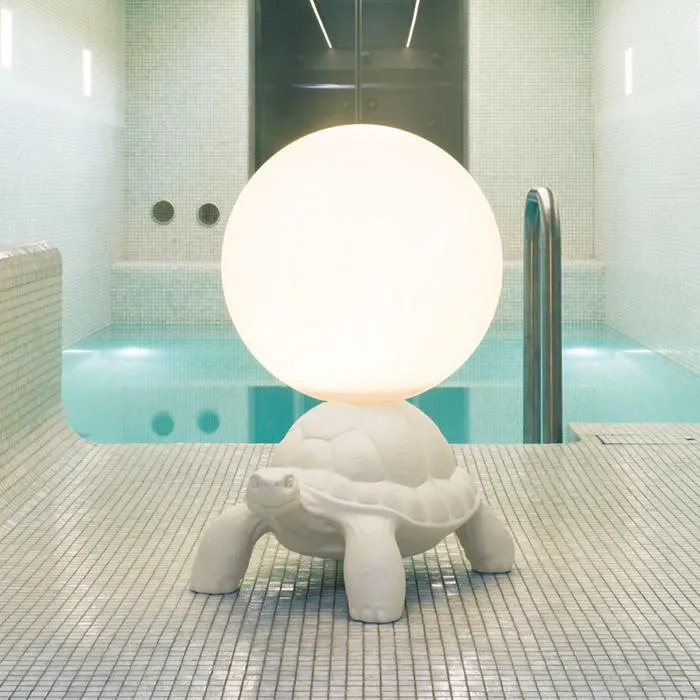 QEEBOO lampadaire TURTLE CARRY LAMP