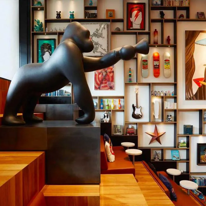 QEEBOO lampadaire KONG