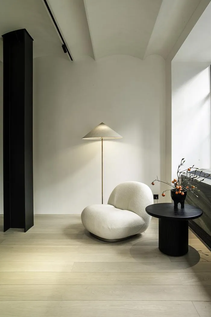 GUBI fauteuil PACHA LOUNGE CHAIR