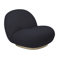 GUBI fauteuil avec la base pivotante PACHA LOUNGE CHAIR