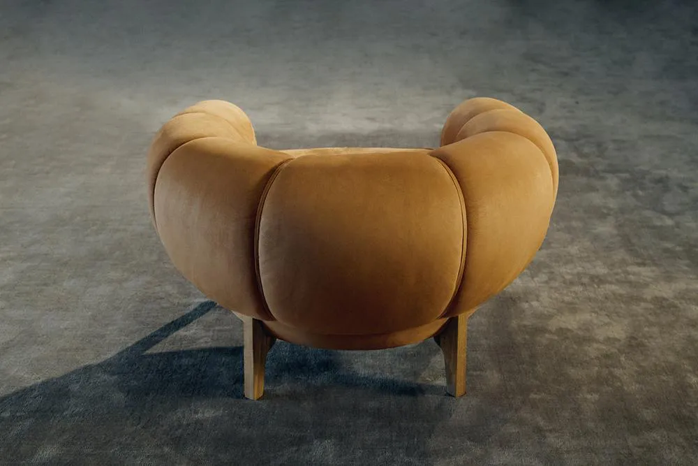 GUBI fauteuil CROISSANT en cuir