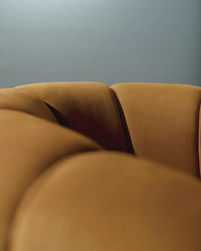 GUBI fauteuil CROISSANT en cuir