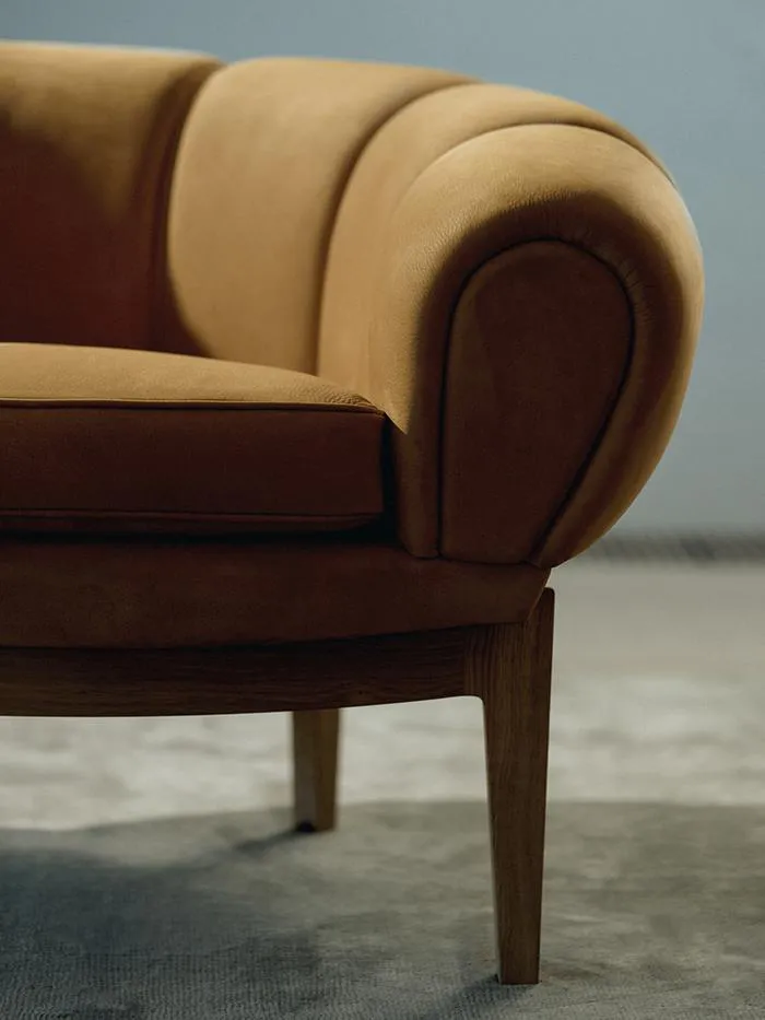 GUBI fauteuil CROISSANT en cuir