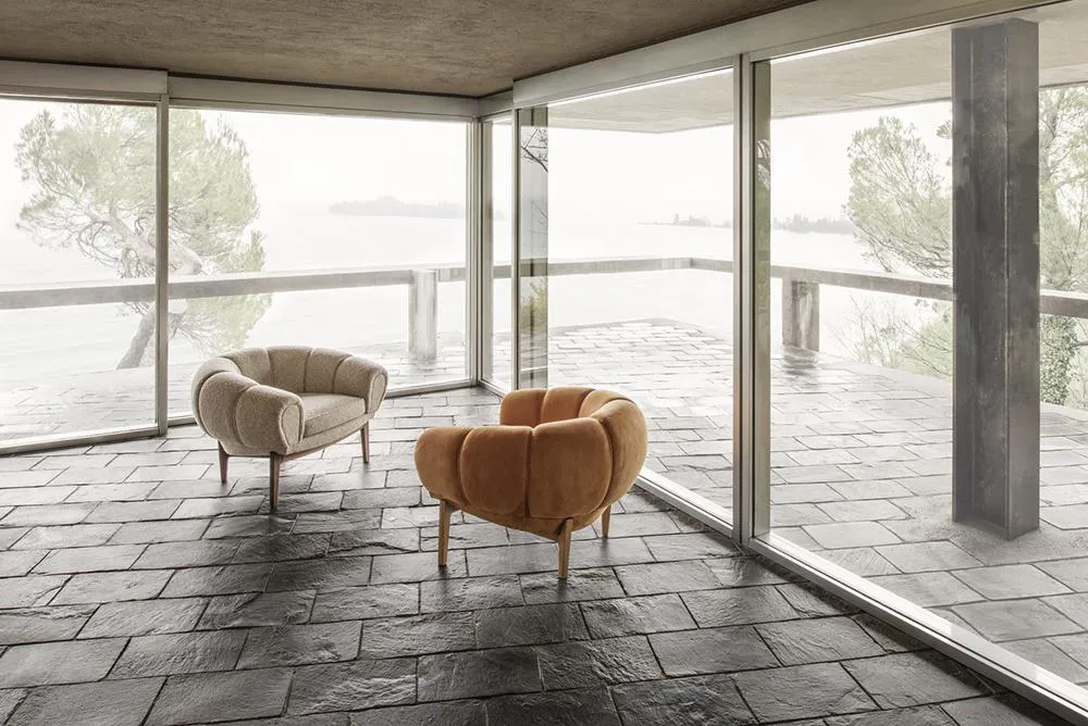 GUBI fauteuil CROISSANT en cuir