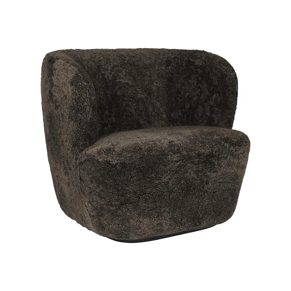 GUBI fauteuil STAY LARGE avec la base noire