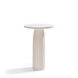 QEEBOO table haute pour l'intérieur et l'extérieur TOTO avec plateau en verre Ø 70 cm